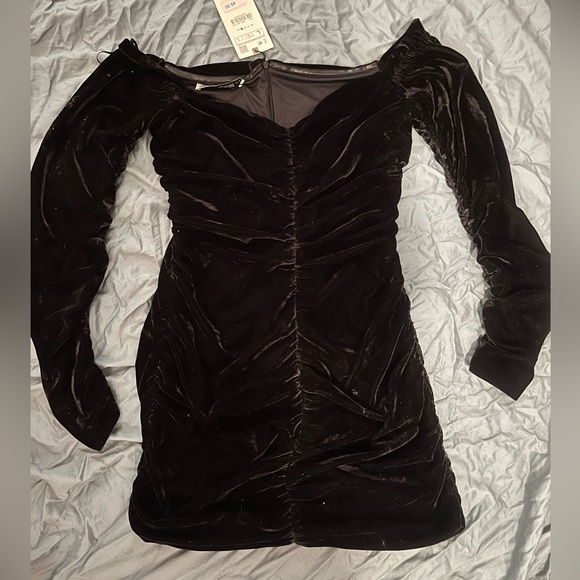 Zara ruched black velvet off-the-shoulder mini dress - Picture 3 of 5